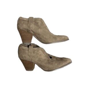 Women’s Fall Charles by Charles David Taupe Ozzy Western Heeled Bootie Size 10